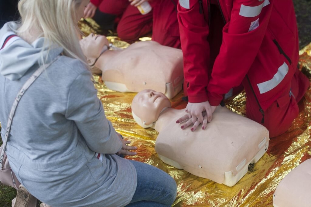 BLS y uso de DEA resuscitation, help, unconscious, medical, emergency, support, doll, student, treatment, diagnosis, heart, care, doctor, healthcare, health, illness, phantom, reanimation, bls, basic life support, resuscitation, reanimation, reanimation, reanimation, reanimation, reanimation, bls